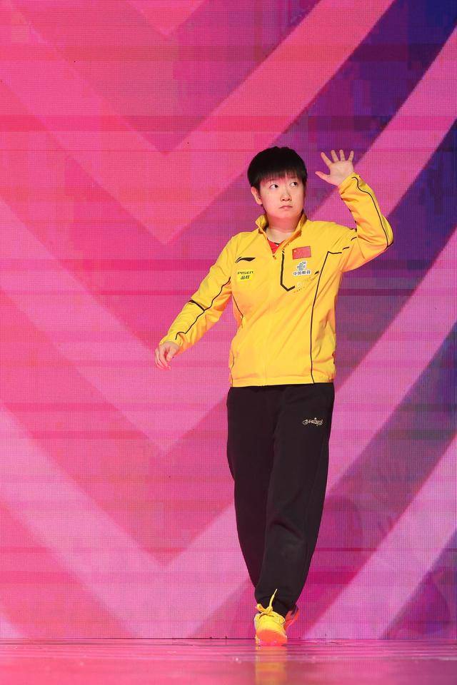 好心举动却遭裁判黄牌警告！无数网友求真相，WTT连夜晒图回应