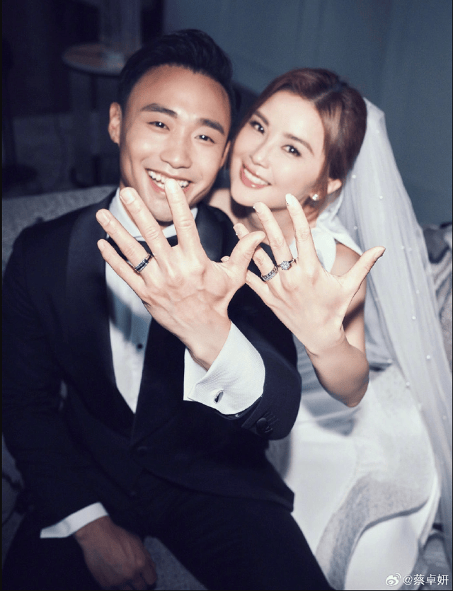 阿Sa快速敲定二婚，告别百亿豪门羁绊，偏爱小众圈层伴侣